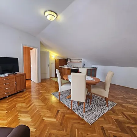 Visnja Nv 5 - For 5 Persons, Balcony With Sea View * Novi Vinodolski