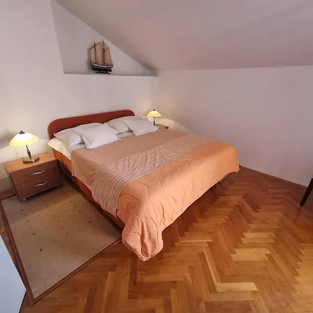 Visnja Nv 5 - For 5 Persons, Balcony With Sea View * Novi Vinodolski