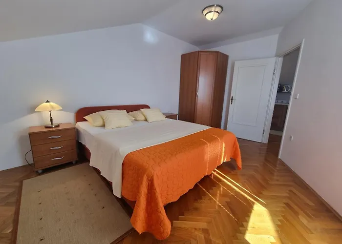 Visnja Nv 5 - For 5 Persons, Balcony With Sea View * Novi Vinodolski