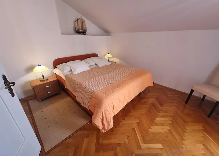 Visnja Nv 5 - For 5 Persons, Balcony With Sea View * Novi Vinodolski