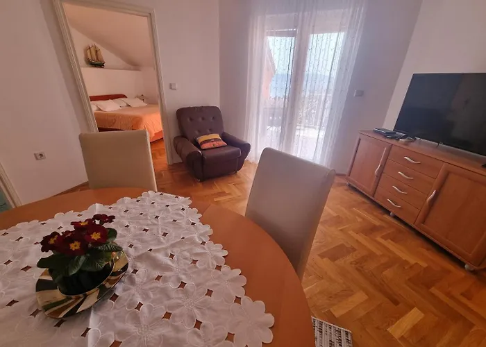 Visnja Nv 5 - For 5 Persons, Balcony With Sea View Novi Vinodolski