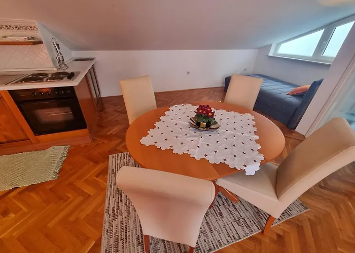 Visnja Nv 5 - For 5 Persons, Balcony With Sea View Apartment
