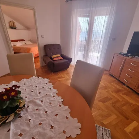 Visnja Nv 5 - For 5 Persons, Balcony With Sea View Novi Vinodolski